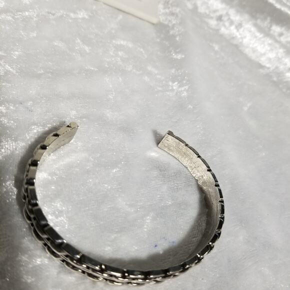 Paparazzi cuff bracelet silver tone 2 6/8" 1.1625 - Picture 4 of 8